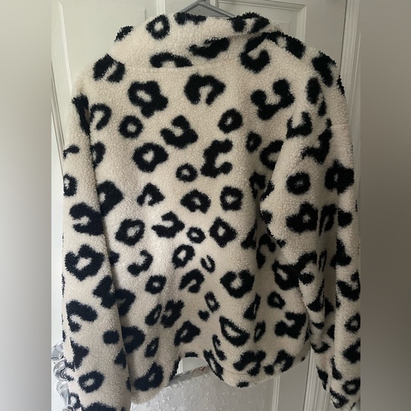 Fuzzy LOFT pattern quarter sweater size medium - Picture 5 of 5